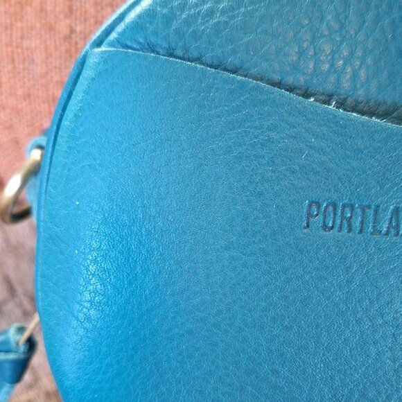 Portland Leather Goods Soul Blue Pebbled Small Circle Crossbody Bag - Picture 4 of 9